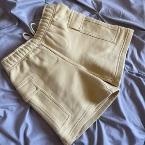 Aritzia Tna Cargo Sweat shorts *perfect condition only worn twice*💛